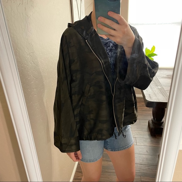 BLANK NYC camo lightweight hooded jacket green black XS Kimono drawstring - Picture 2 of 12